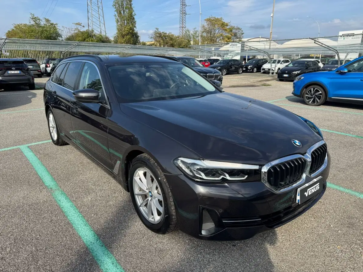 BMW Serie 5 Touring nuova a Monza e Brianza (14)