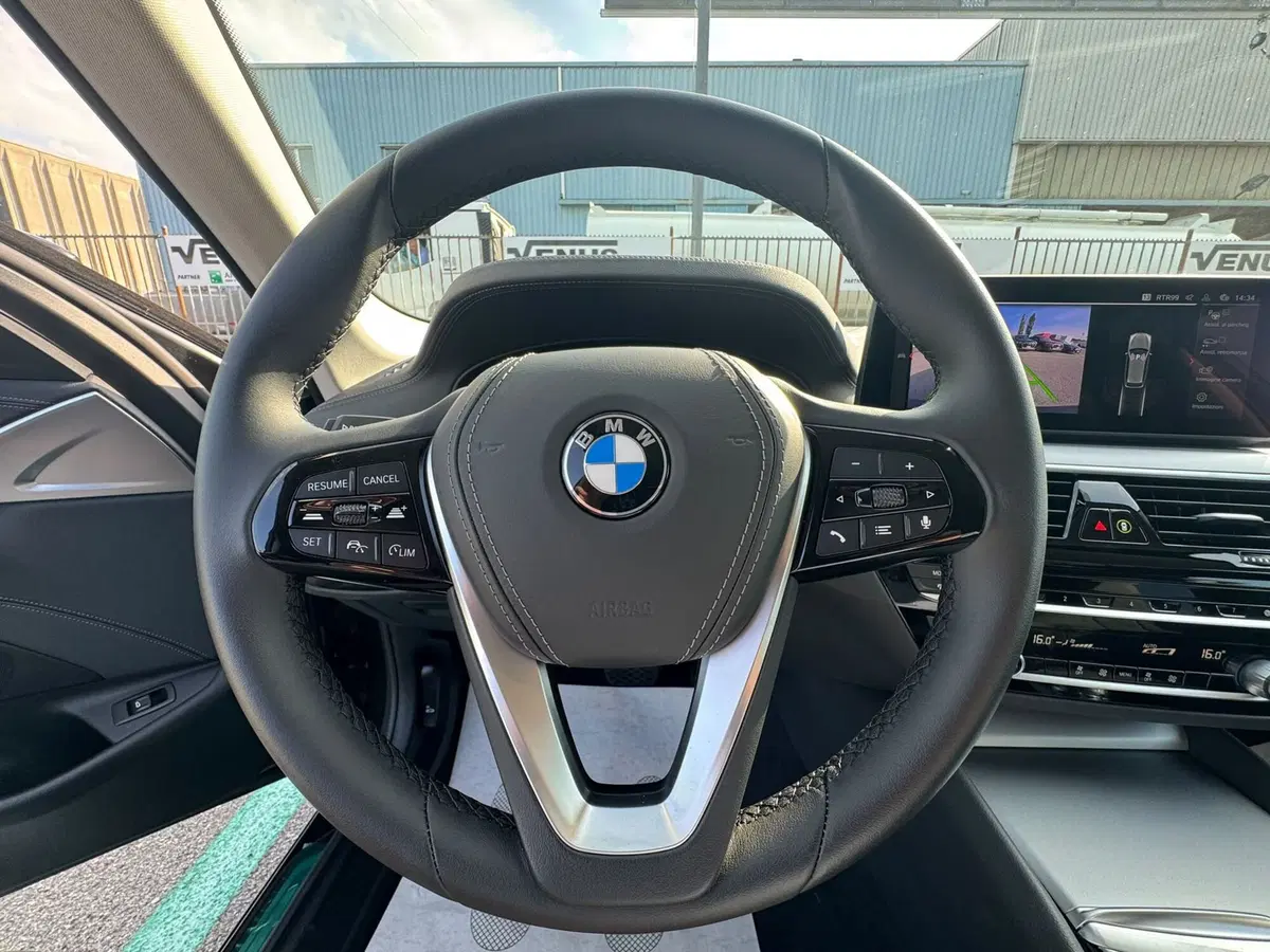 BMW Serie 5 Touring nuova a Monza e Brianza (17)