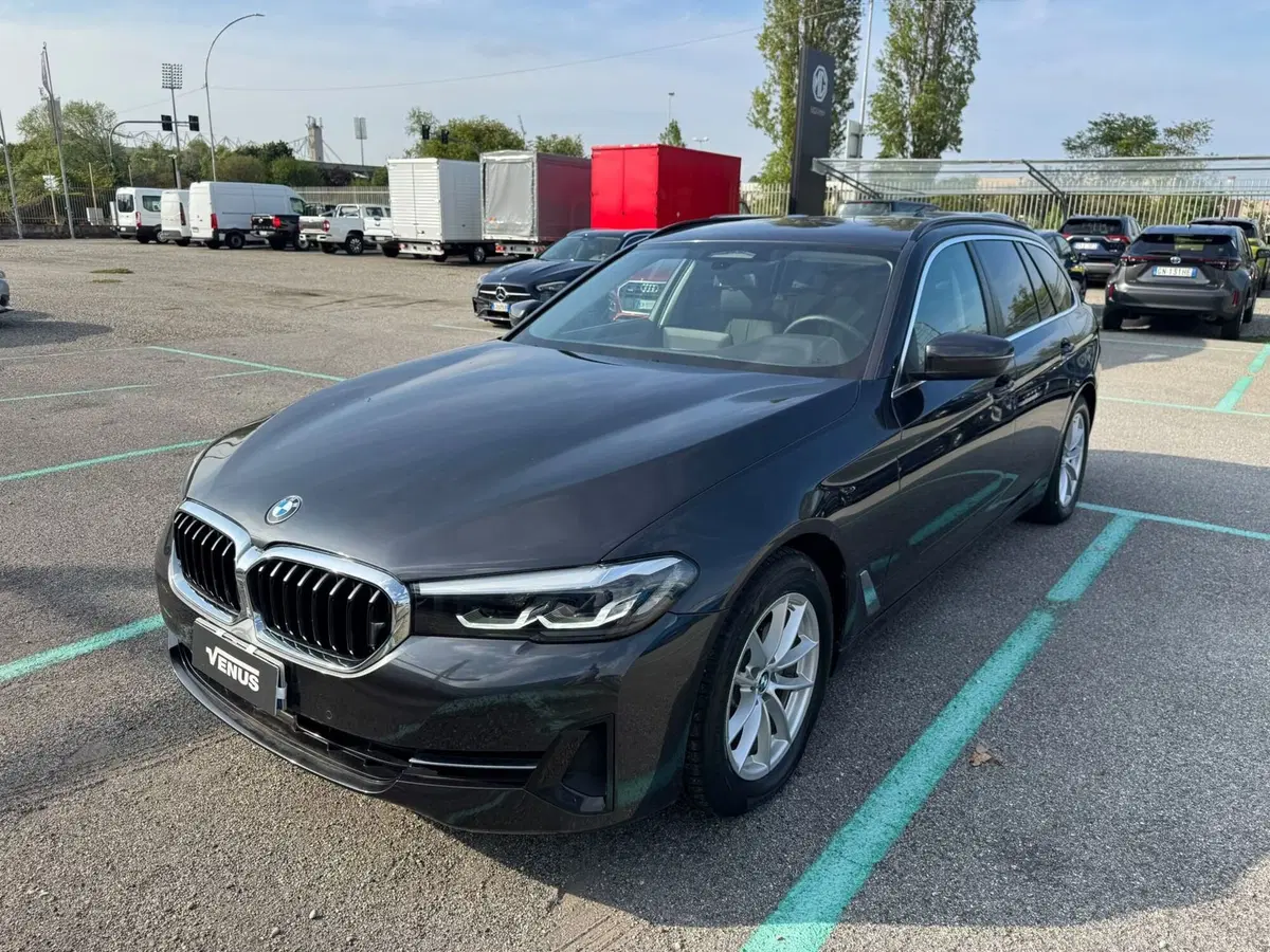 BMW Serie 5 Touring nuova a Monza e Brianza (3)