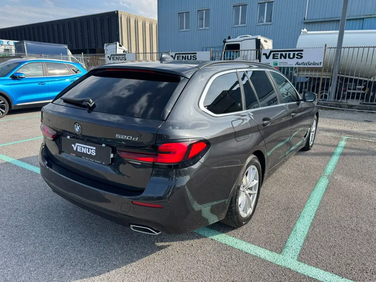 BMW Serie 5 Touring nuova a Monza e Brianza (7)