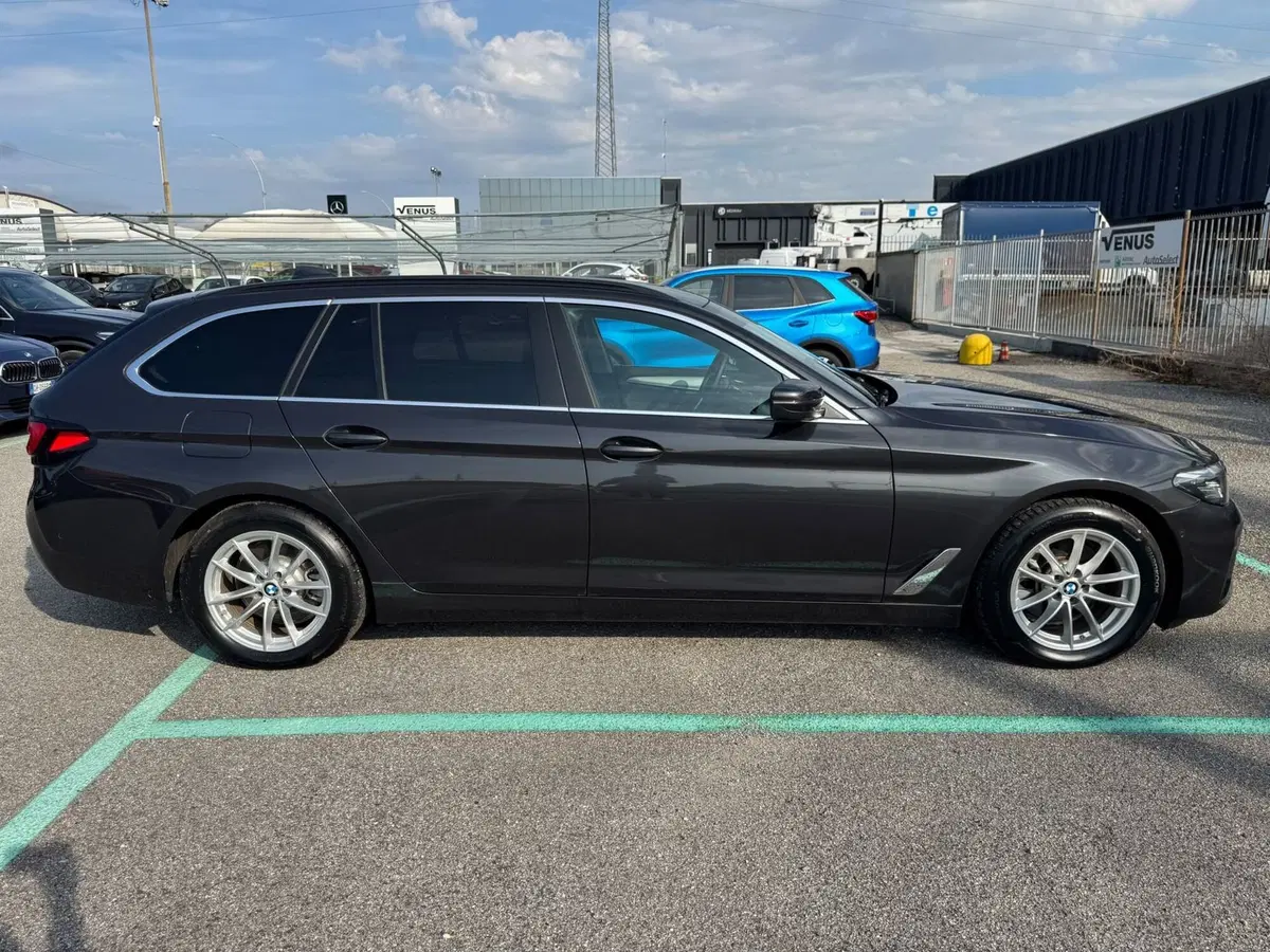 BMW Serie 5 Touring nuova a Monza e Brianza (8)