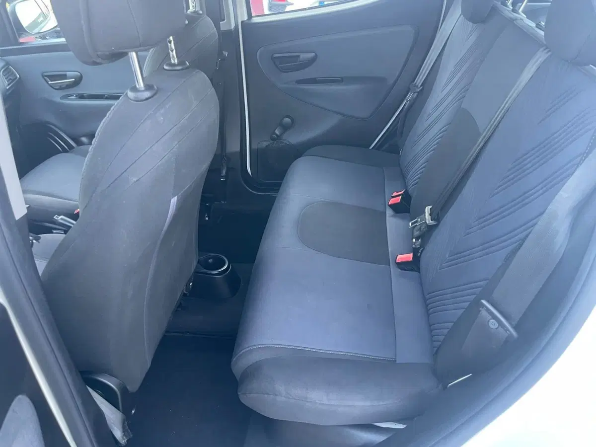 Lancia Ypsilon usata a Lucca (14)