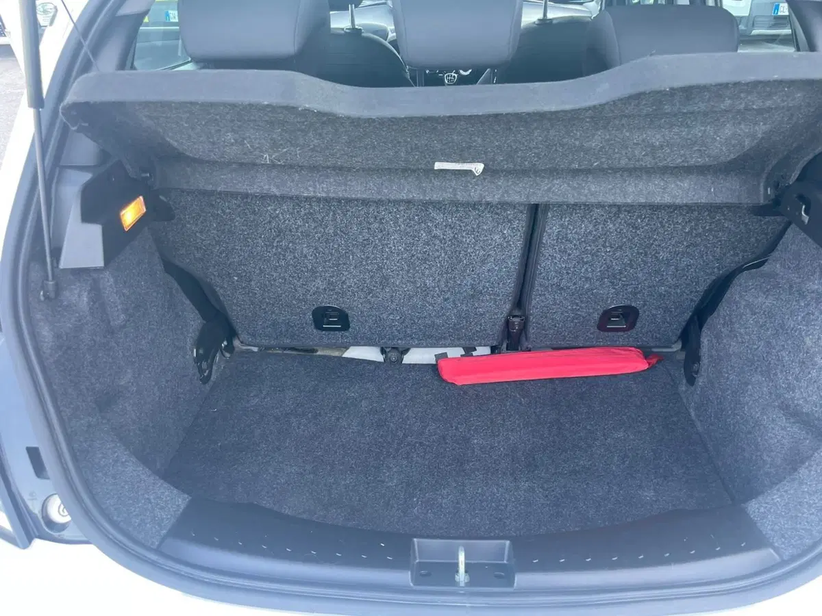 Lancia Ypsilon usata a Lucca (15)