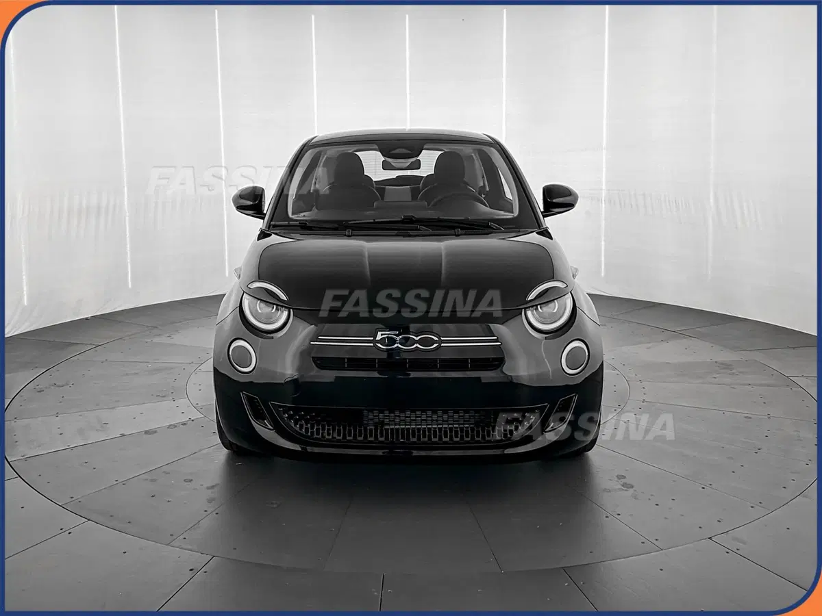 Fiat 500 nuova a Milano (2)