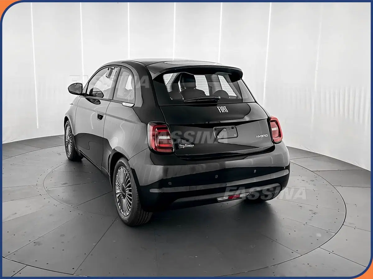 Fiat 500 nuova a Milano (4)