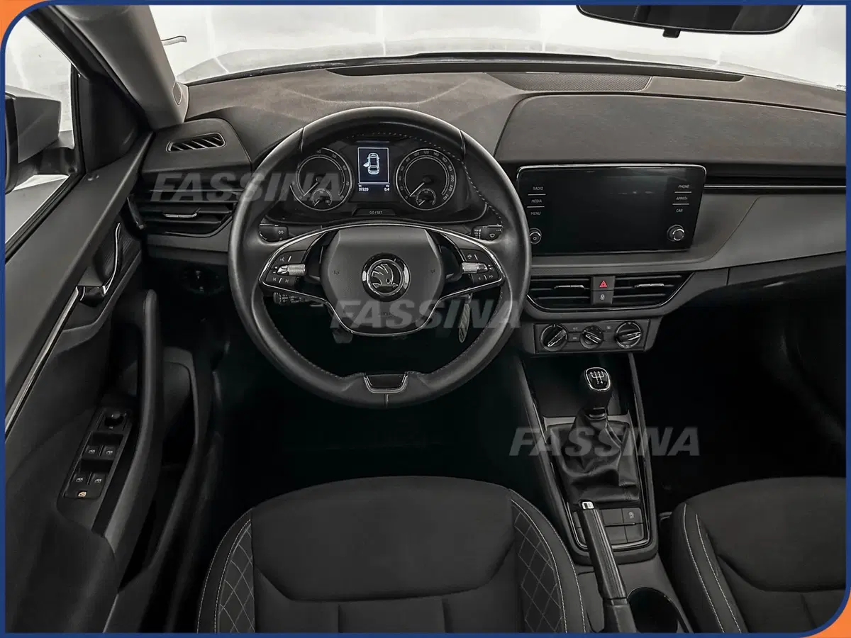 Skoda Scala usata a Milano (11)
