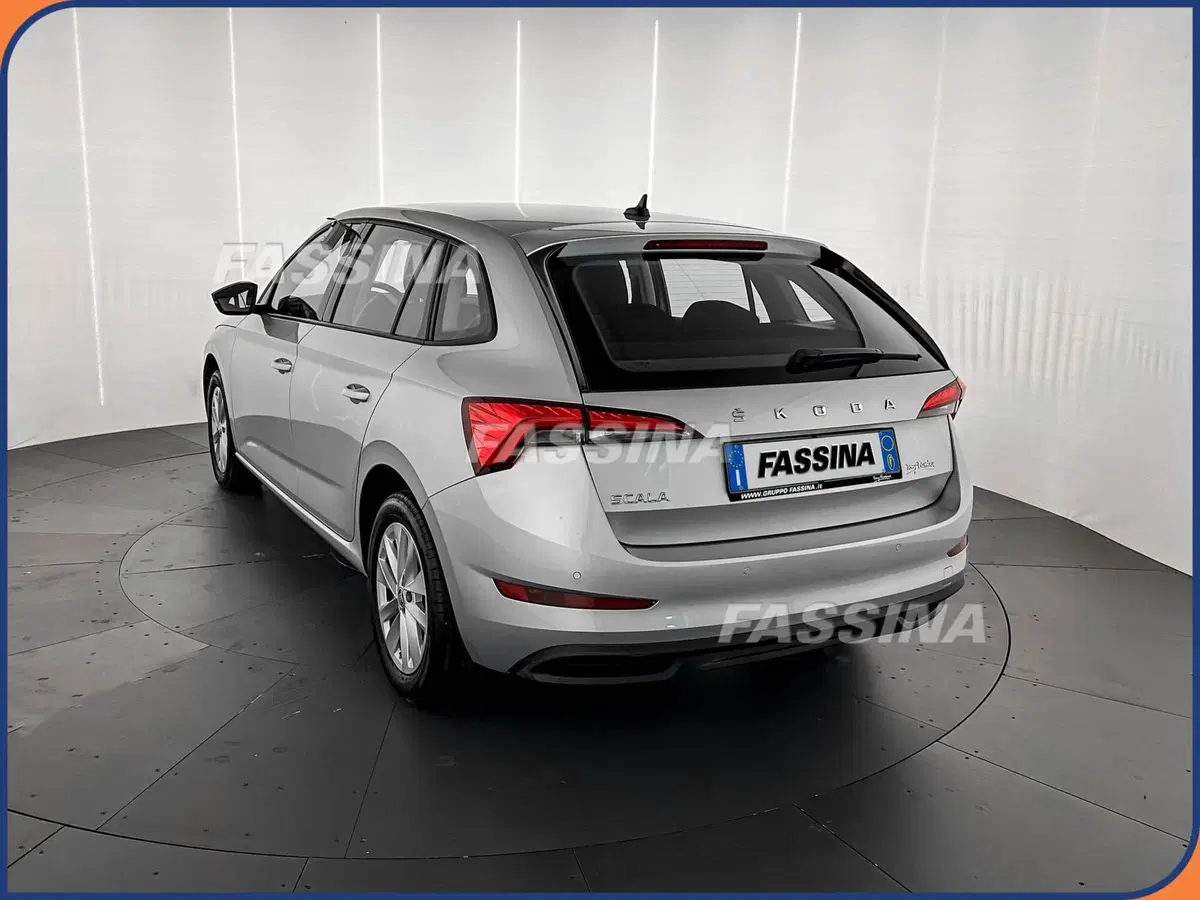 Skoda Scala usata a Milano (4)