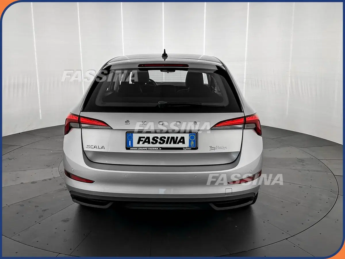Skoda Scala usata a Milano (5)