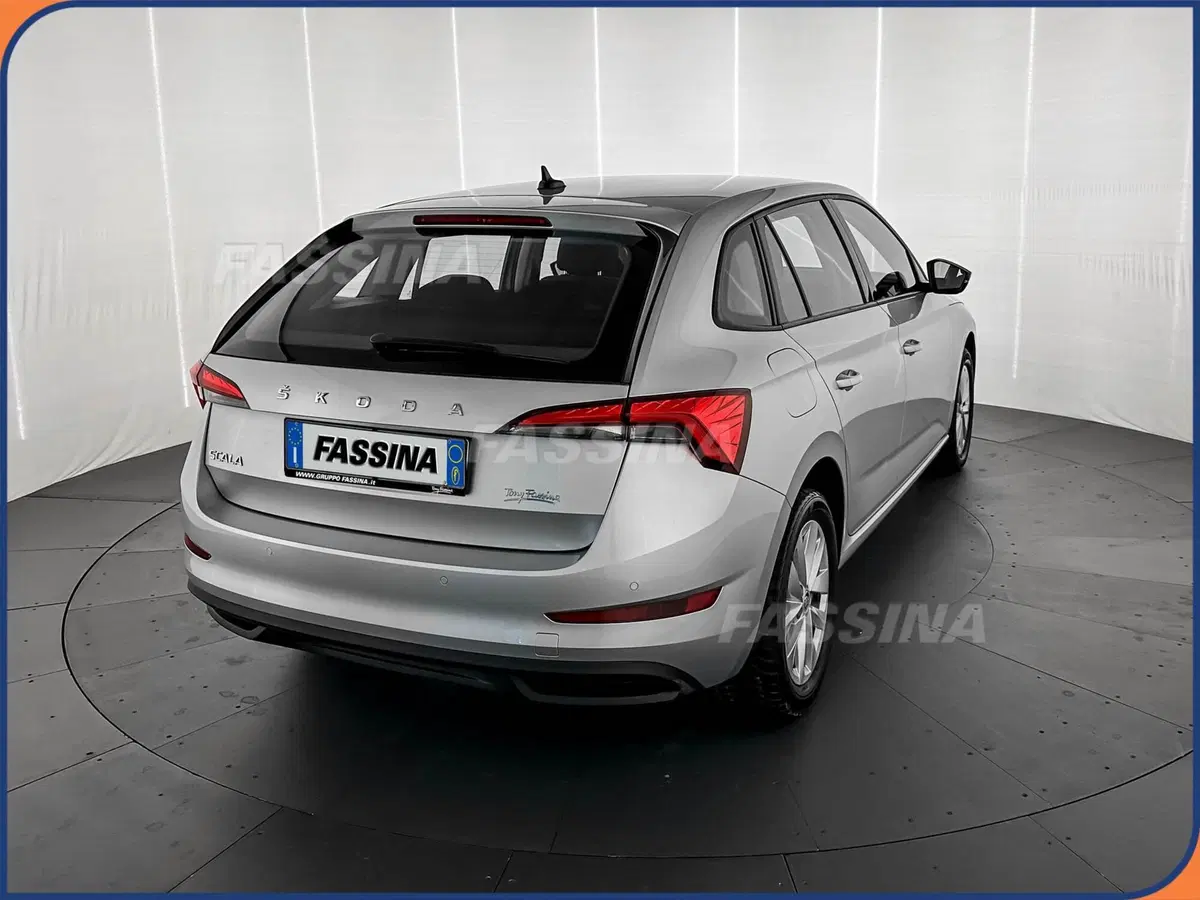 Skoda Scala usata a Milano (6)