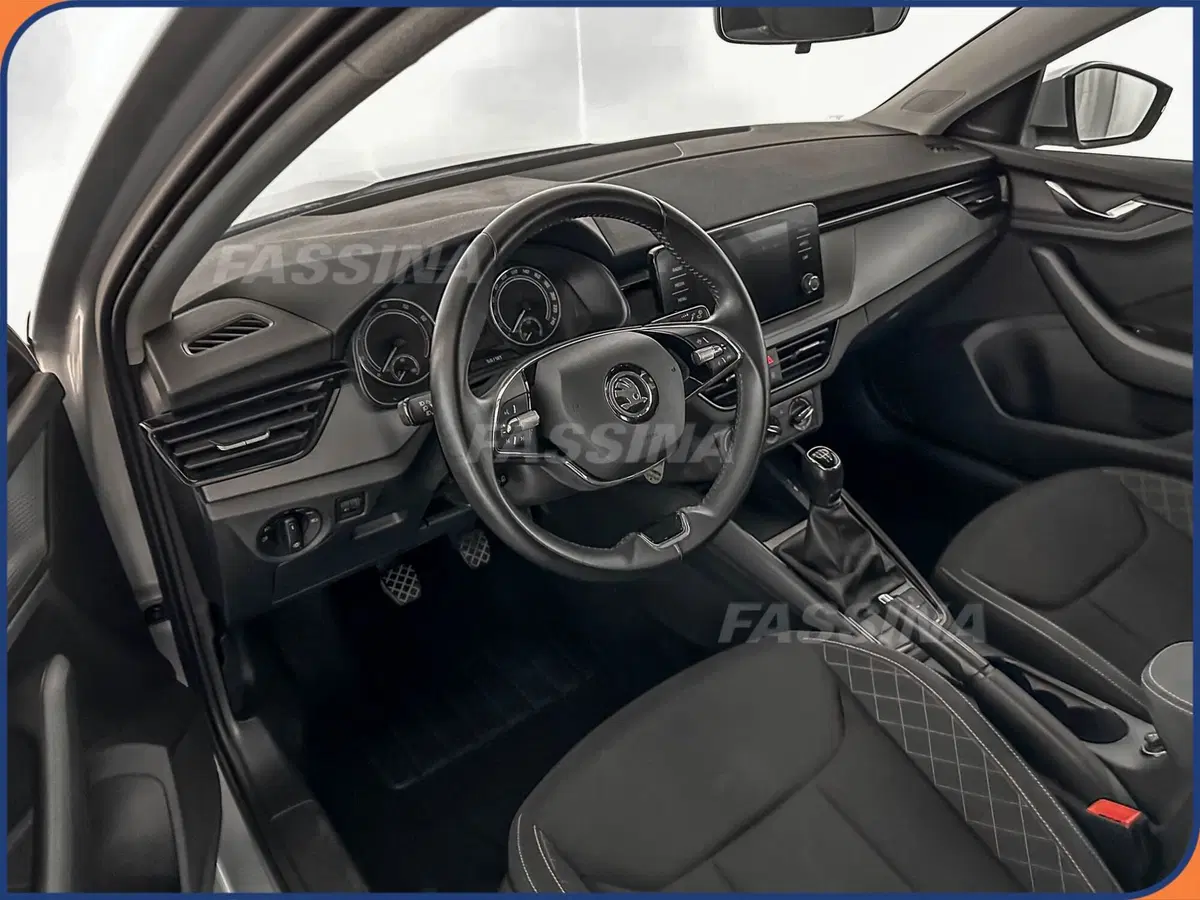 Skoda Scala usata a Milano (9)