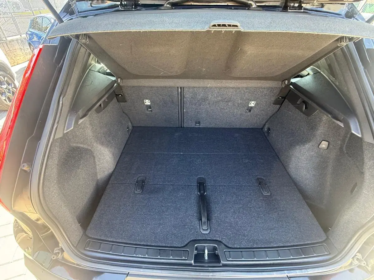 Volvo XC40 usata a Massa-Carrara (11)