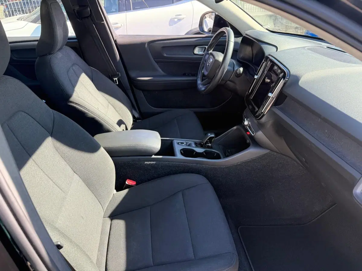 Volvo XC40 usata a Massa-Carrara (5)