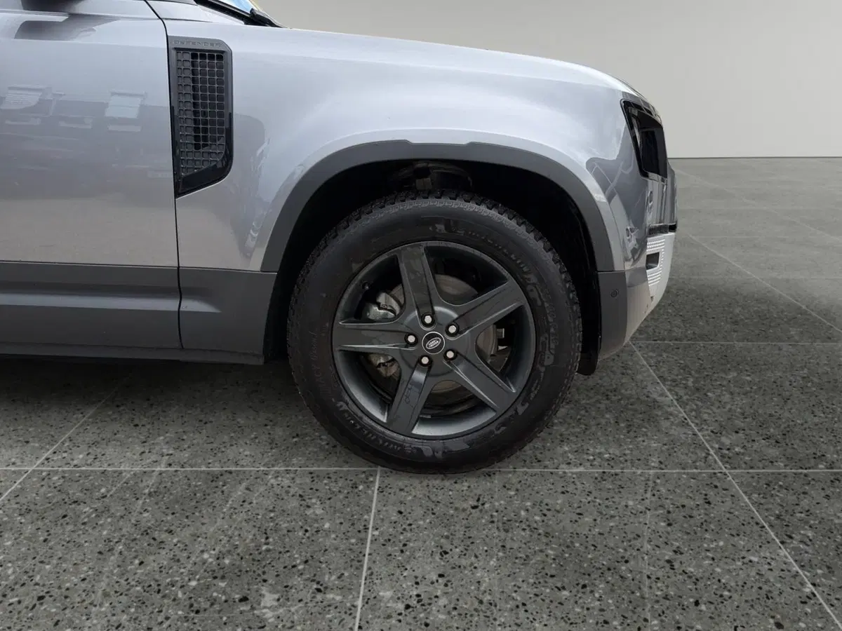 Land Rover Defender usata a Trento (9)
