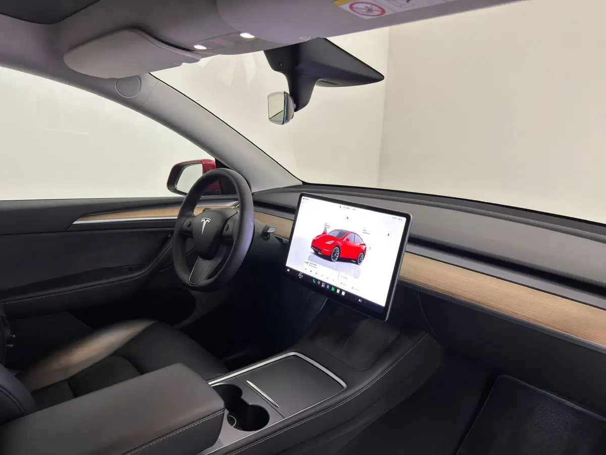 Tesla Model Y usata a Novara (11)