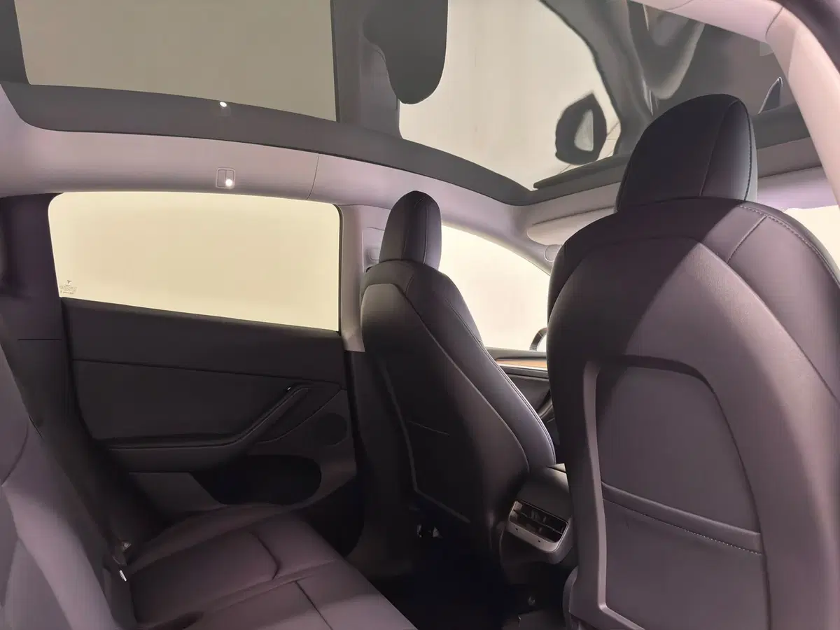 Tesla Model Y usata a Novara (13)