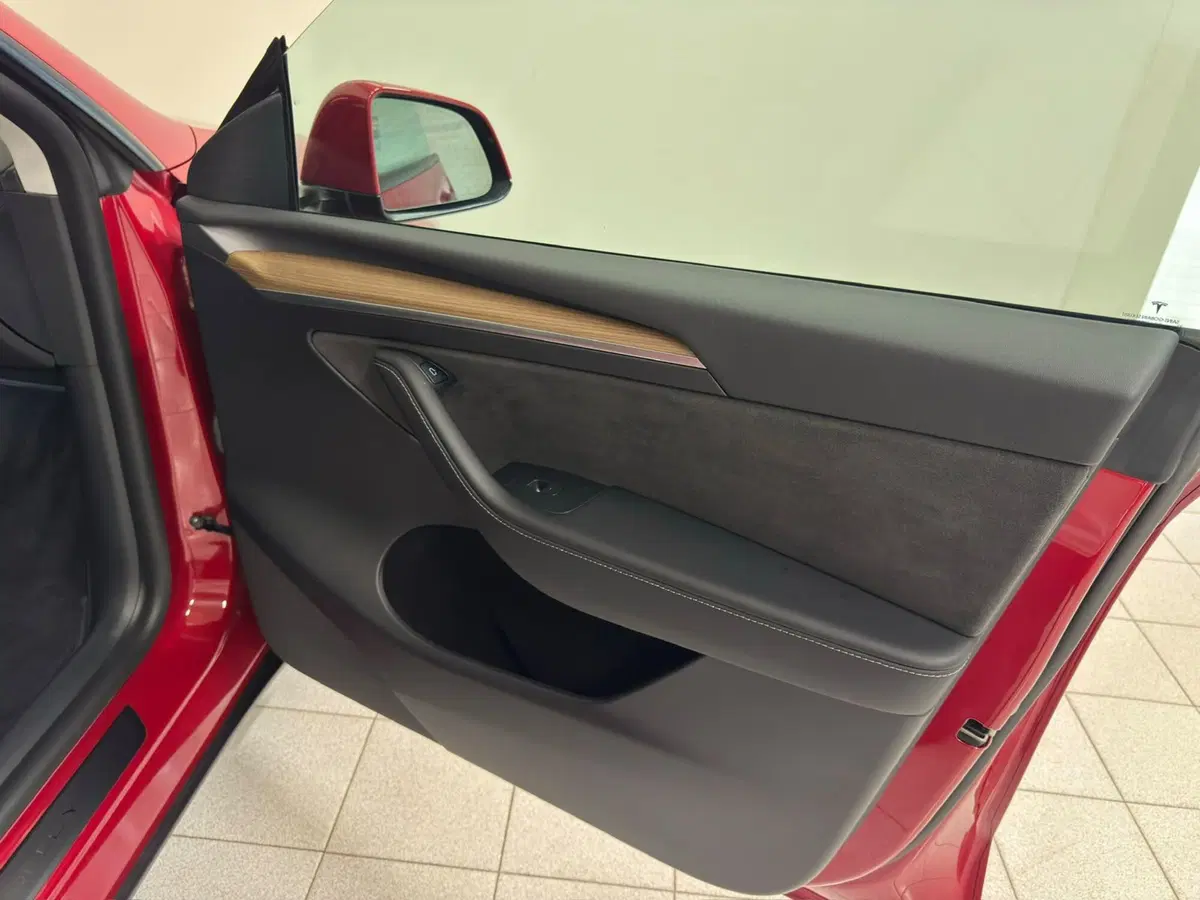 Tesla Model Y usata a Novara (14)