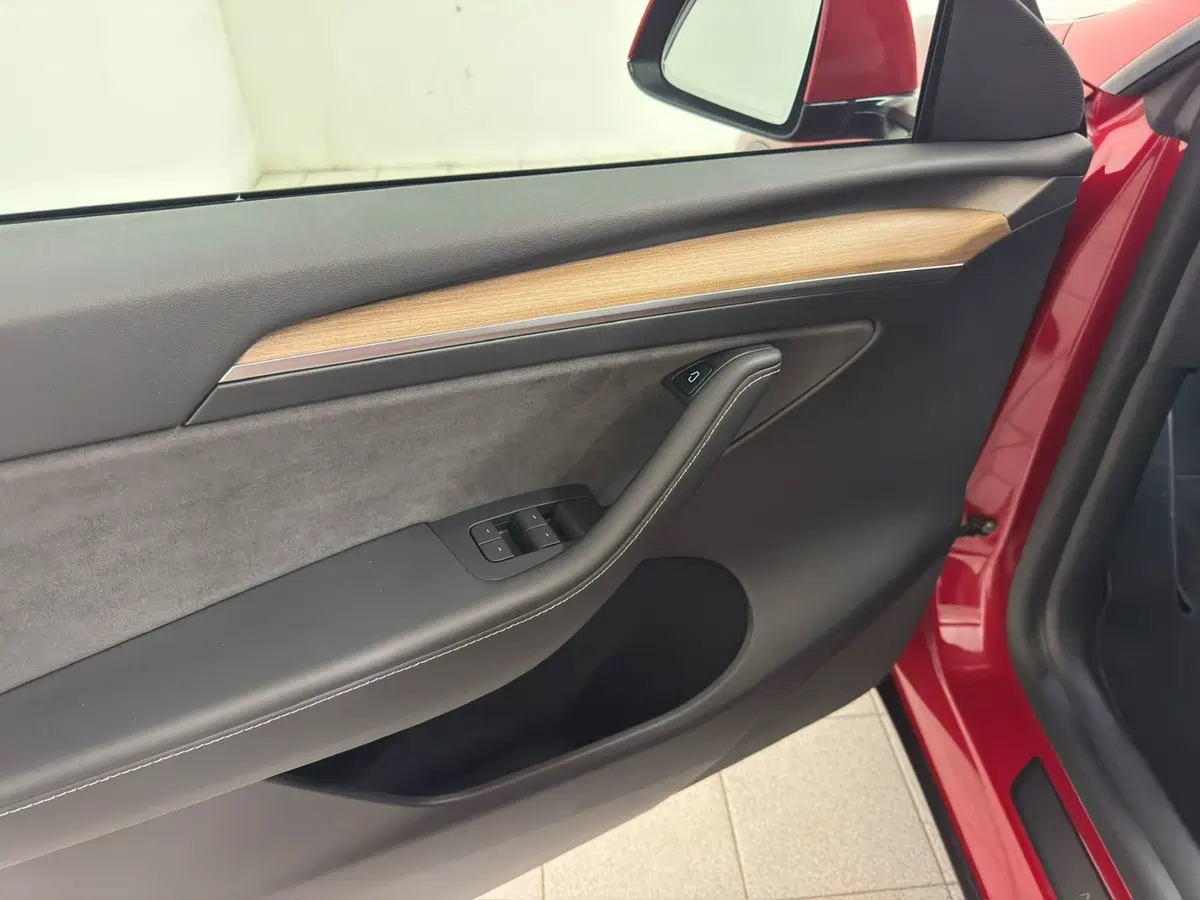 Tesla Model Y usata a Novara (16)