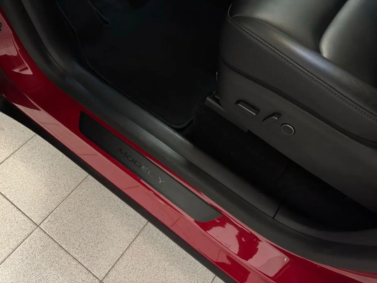 Tesla Model Y usata a Novara (17)