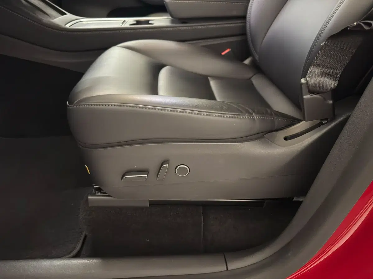 Tesla Model Y usata a Novara (18)