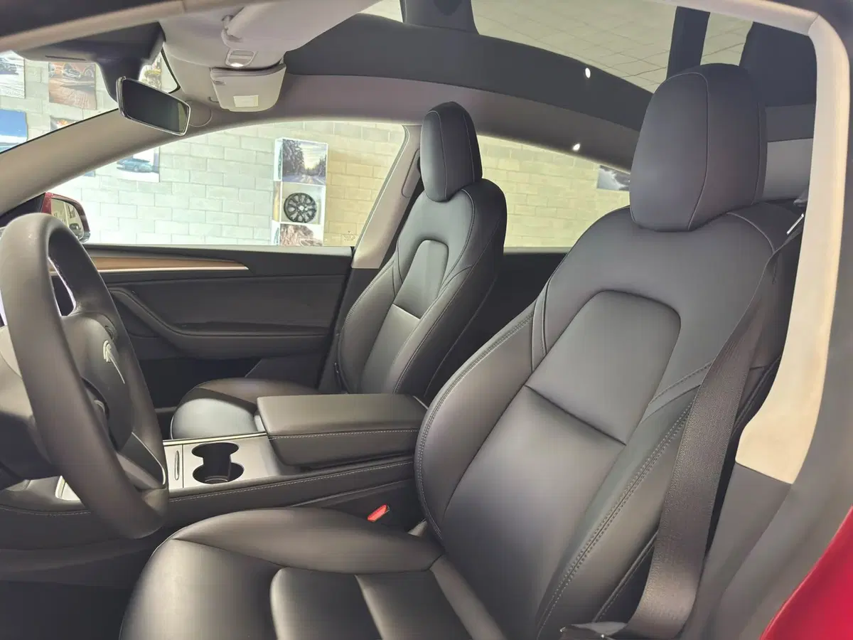 Tesla Model Y usata a Novara (19)
