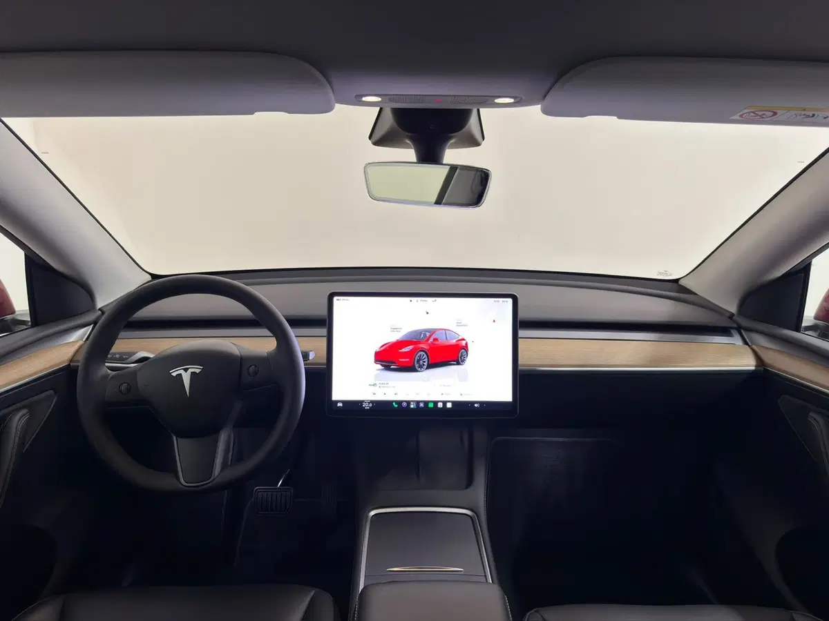 Tesla Model Y usata a Novara (4)