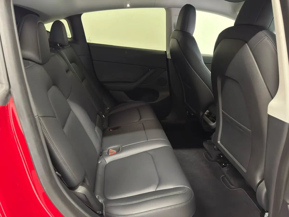 Tesla Model Y usata a Novara (5)