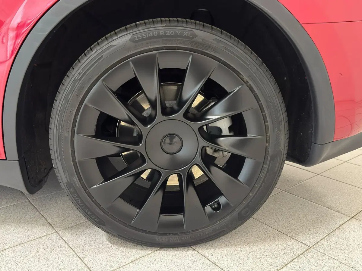 Tesla Model Y usata a Novara (9)