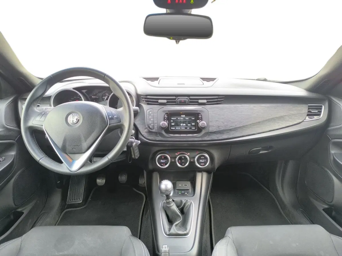 Alfa Romeo Giulietta usata a Udine (11)