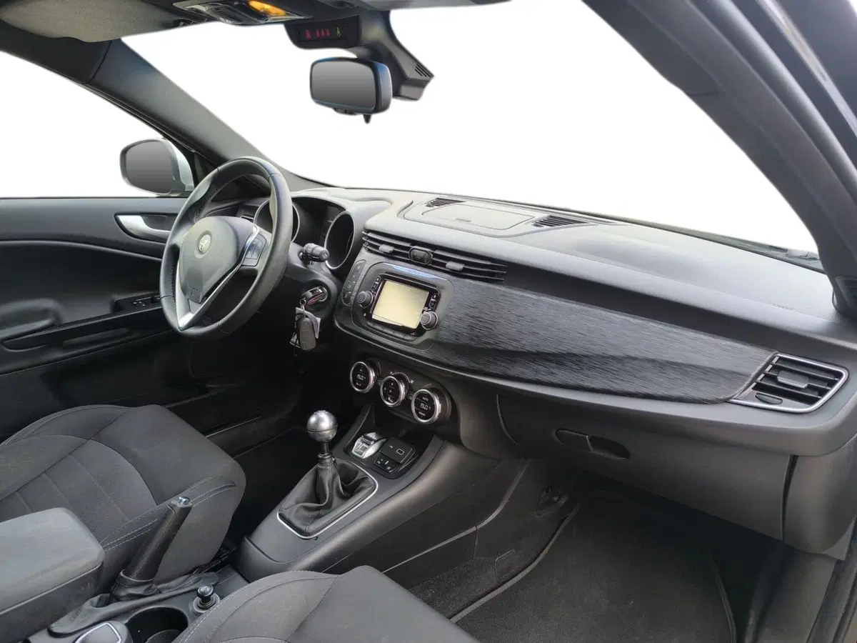 Alfa Romeo Giulietta usata a Udine (12)