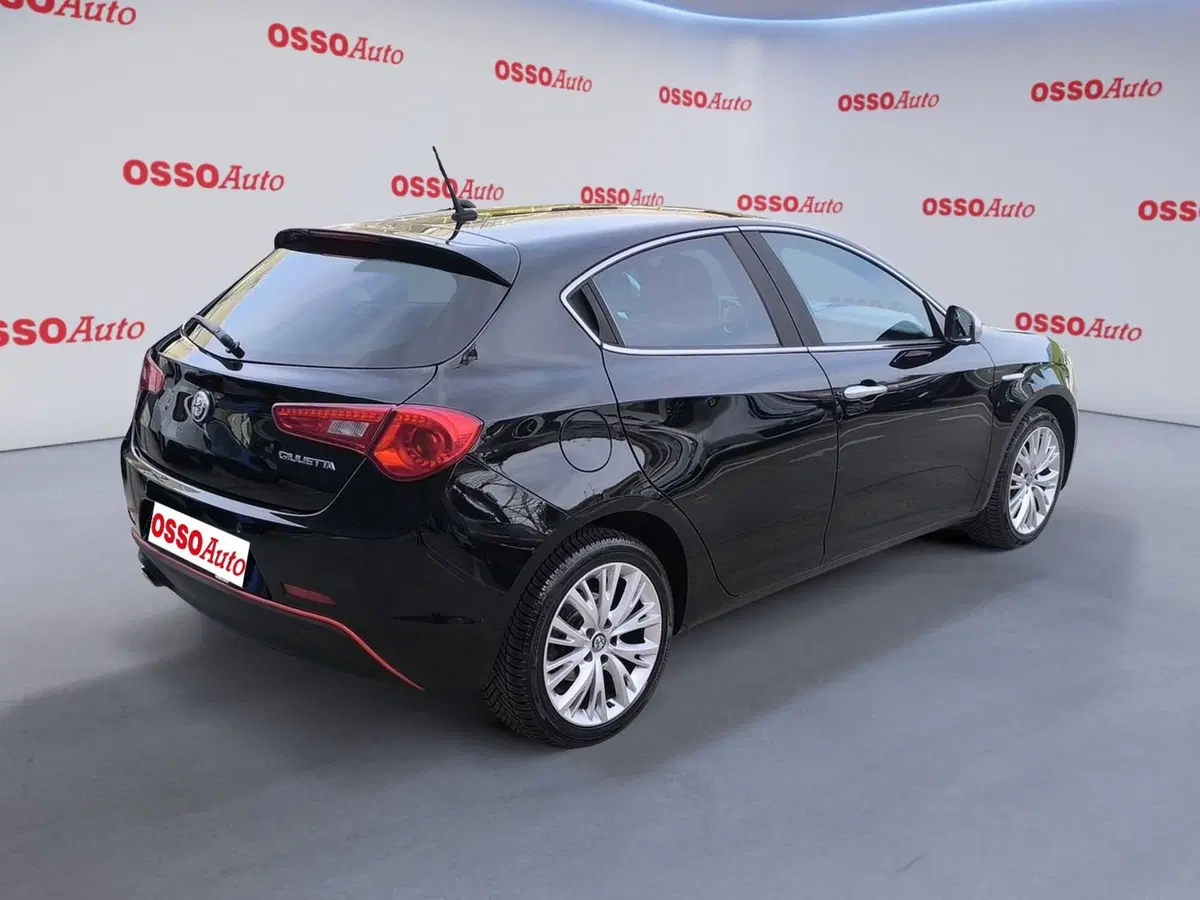 Alfa Romeo Giulietta usata a Udine (3)