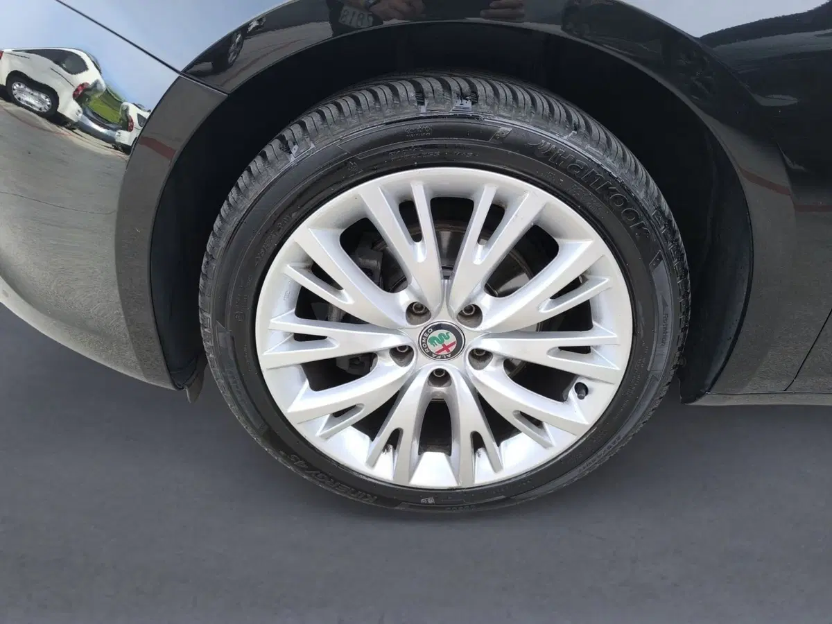 Alfa Romeo Giulietta usata a Udine (7)
