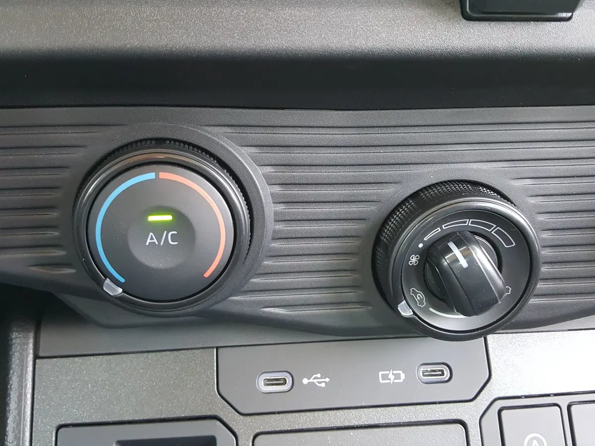 Toyota Hilux nuova a L'Aquila (10)