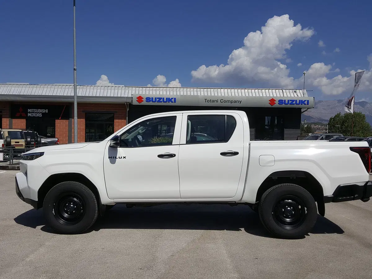 Toyota Hilux nuova a L'Aquila (13)