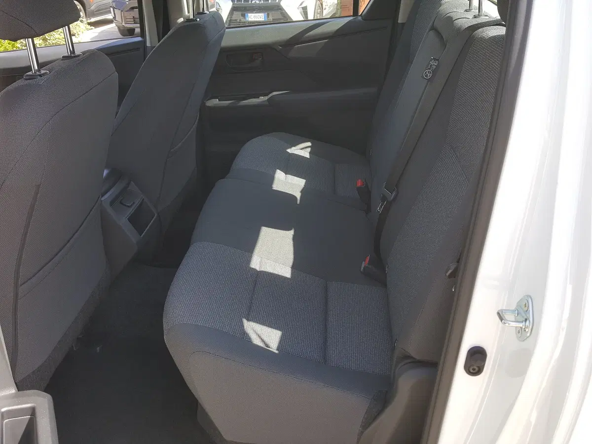 Toyota Hilux nuova a L'Aquila (20)