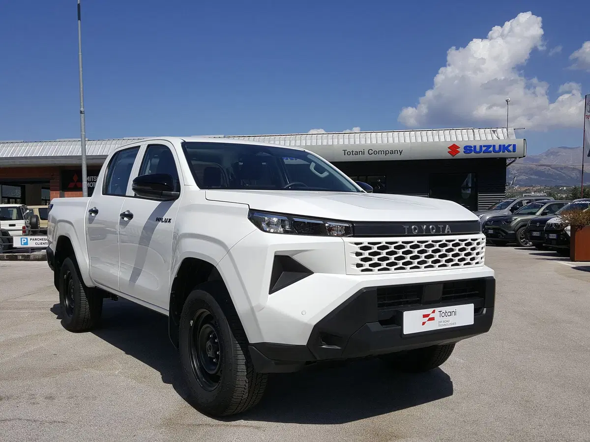 Toyota Hilux nuova a L'Aquila (3)