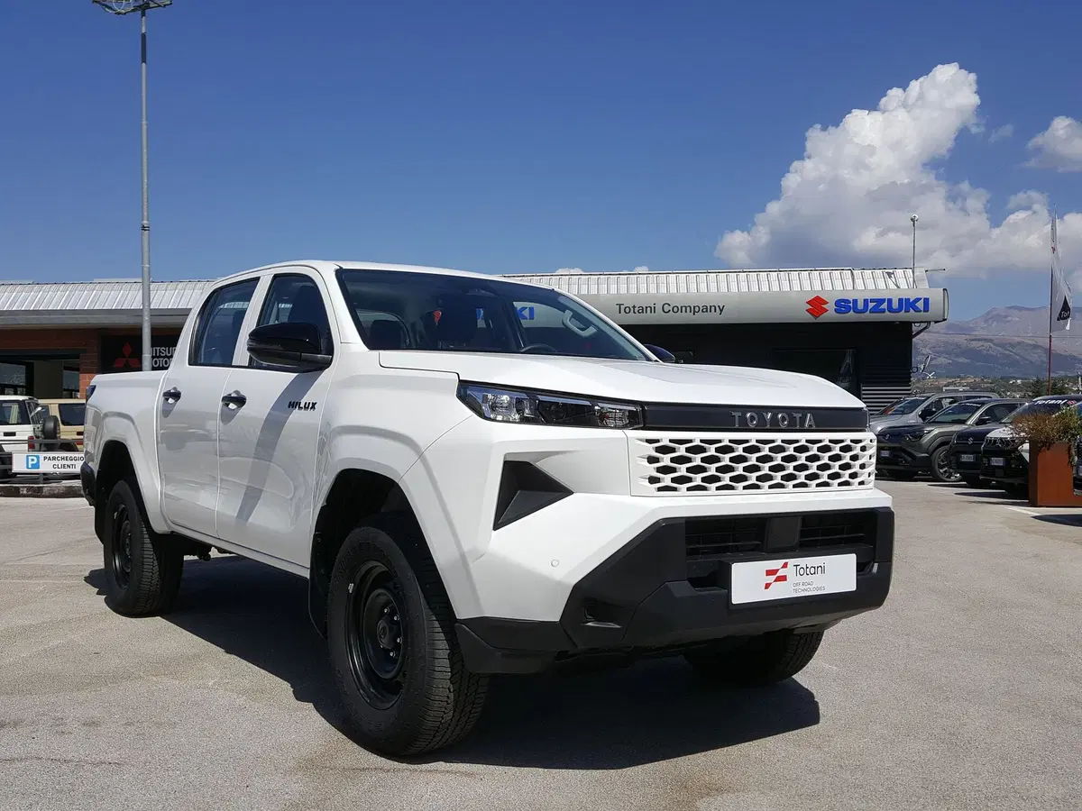 Toyota Hilux nuova a L'Aquila (4)
