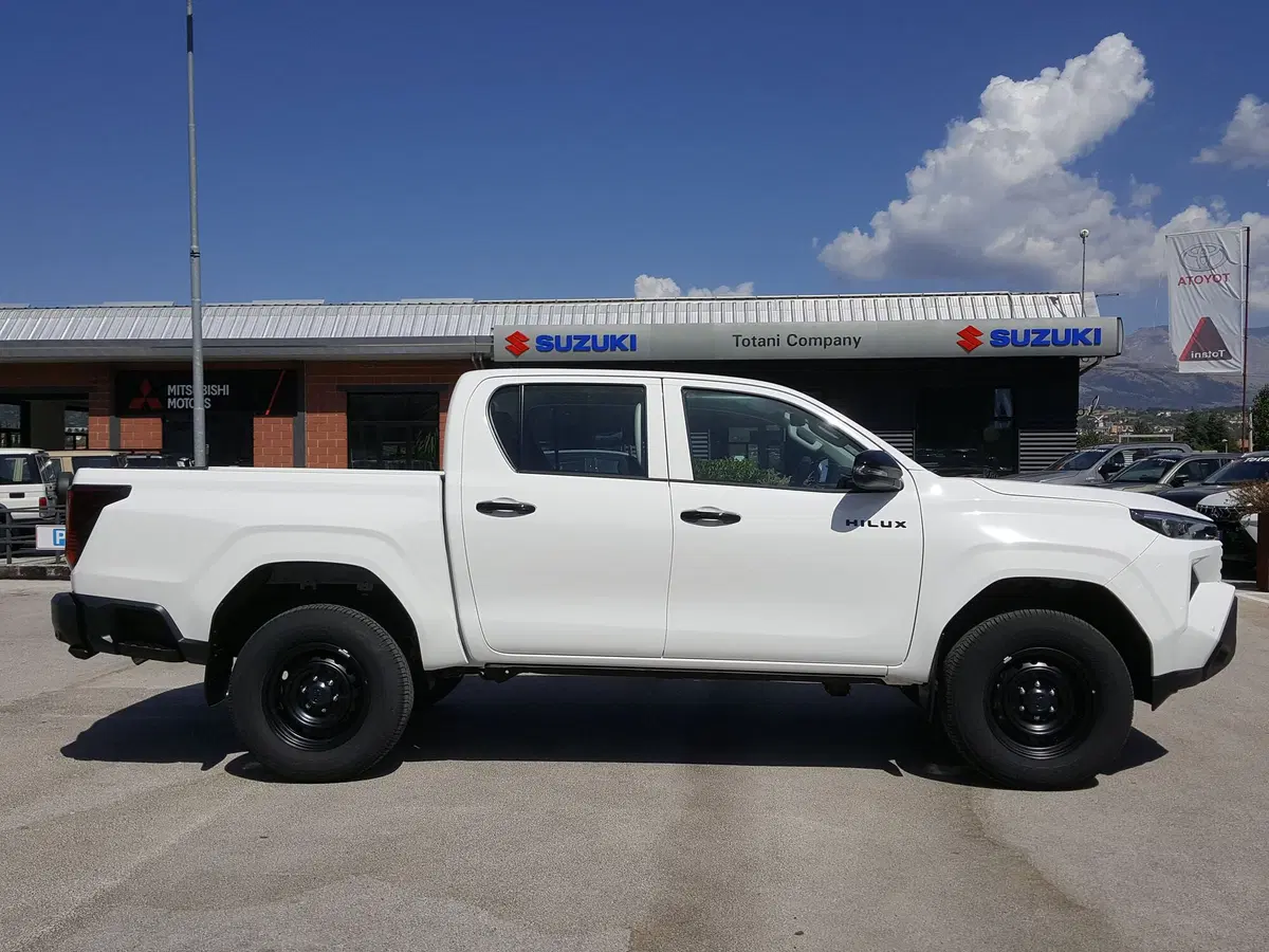 Toyota Hilux nuova a L'Aquila (5)