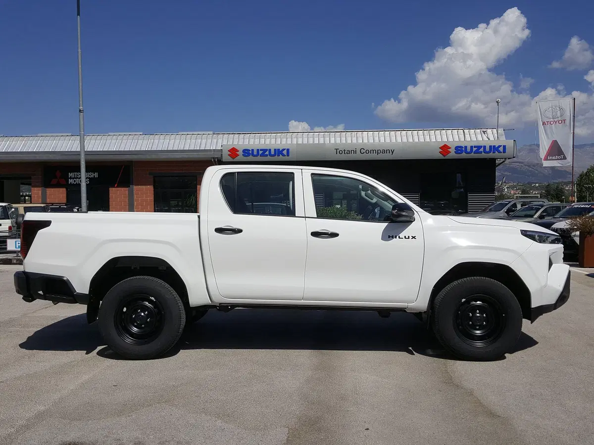 Toyota Hilux nuova a L'Aquila (6)