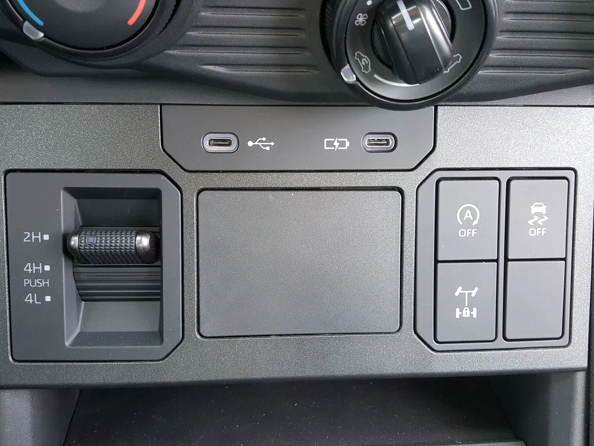 Toyota Hilux nuova a L'Aquila (7)