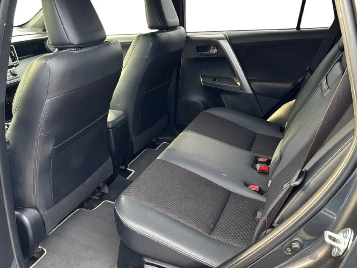 Toyota Rav4 usata a La Spezia (10)