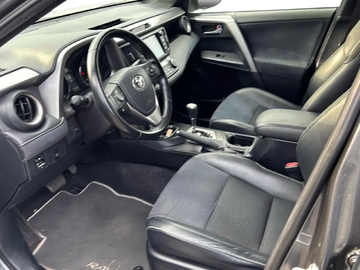 Toyota Rav4 usata a La Spezia (11)