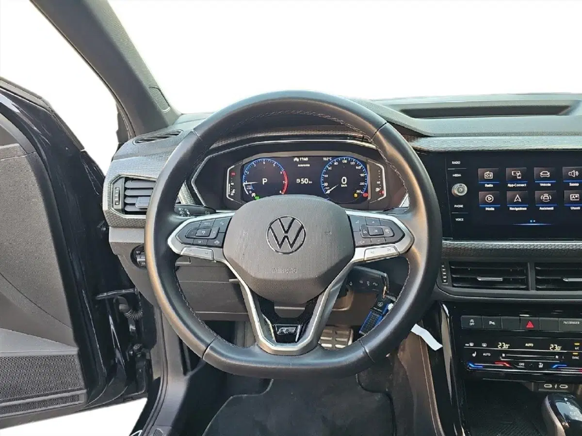 Volkswagen T-Cross usata a Lecco (10)