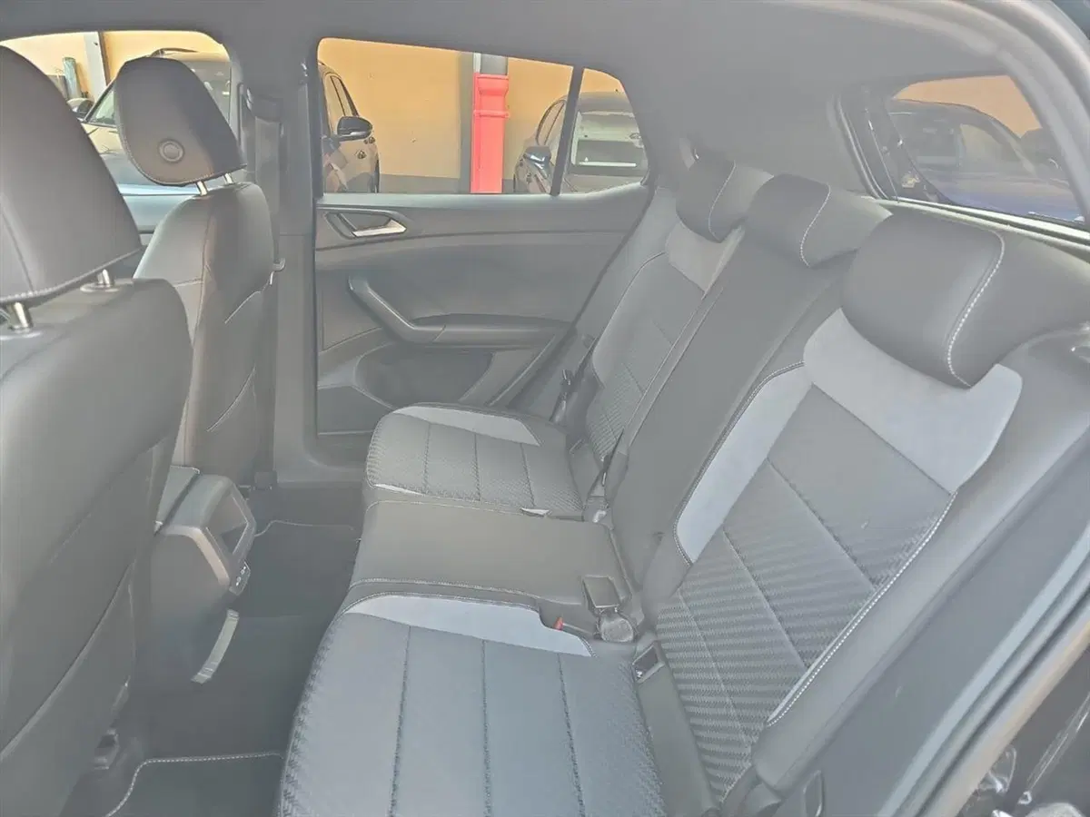 Volkswagen T-Cross usata a Lecco (12)