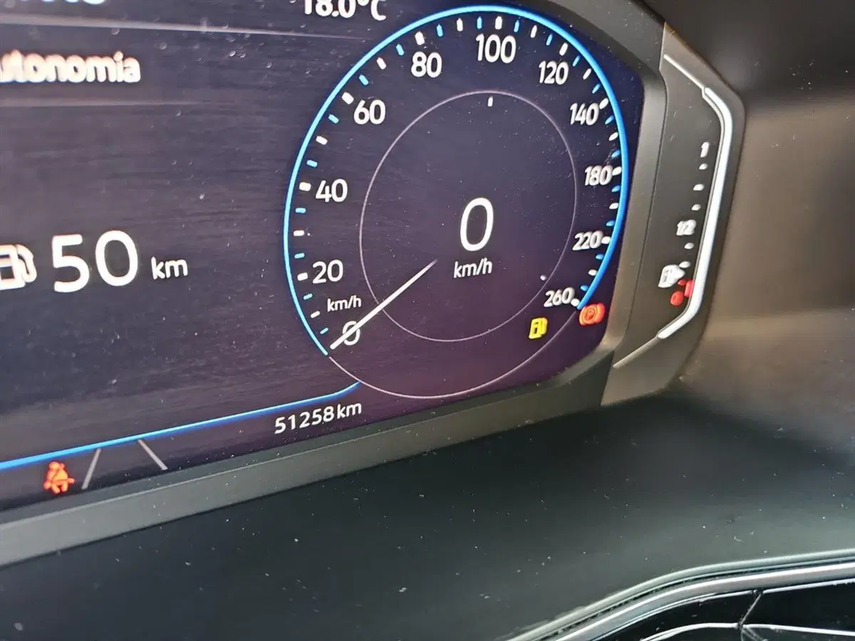 Volkswagen T-Cross usata a Lecco (13)