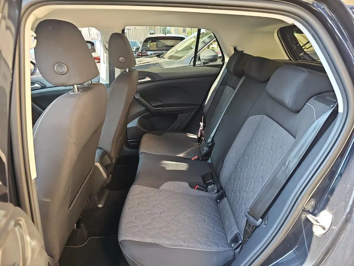 Volkswagen T-Cross usata a Lecco (12)