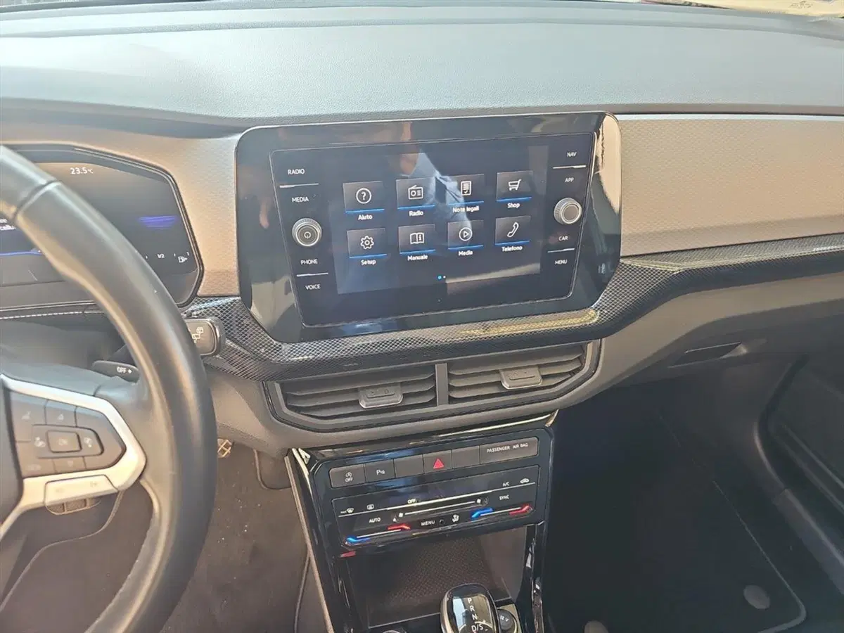 Volkswagen T-Cross usata a Lecco (13)
