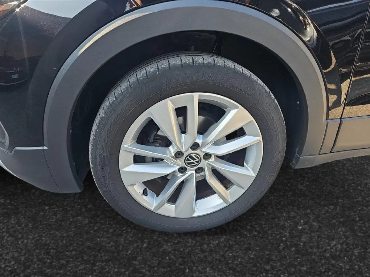 Volkswagen T-Cross usata a Lecco (18)