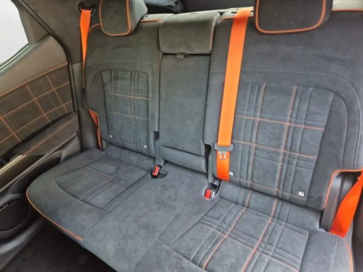 Genesis GV60 Magma nuova a Padova (13)