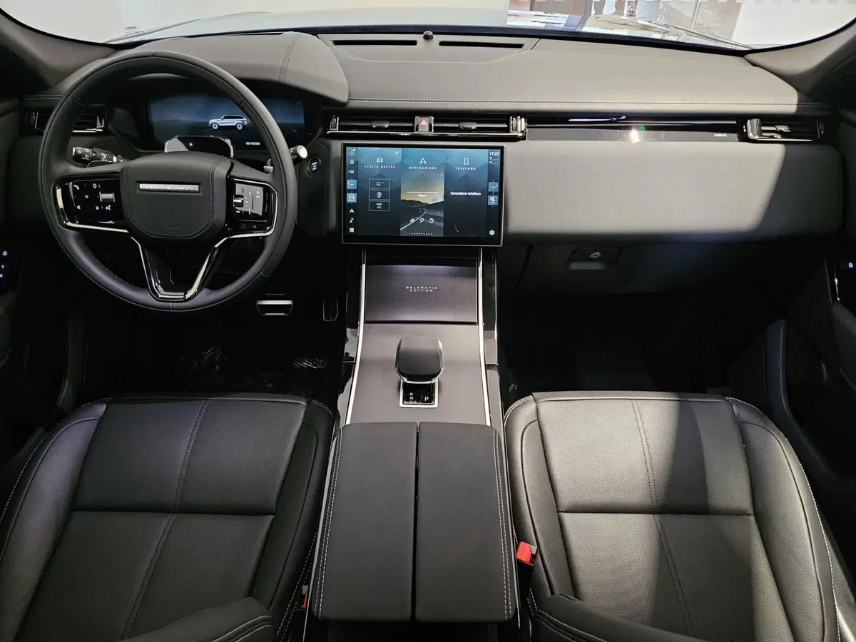 Land Rover Range Rover Velar nuova a Napoli (4)