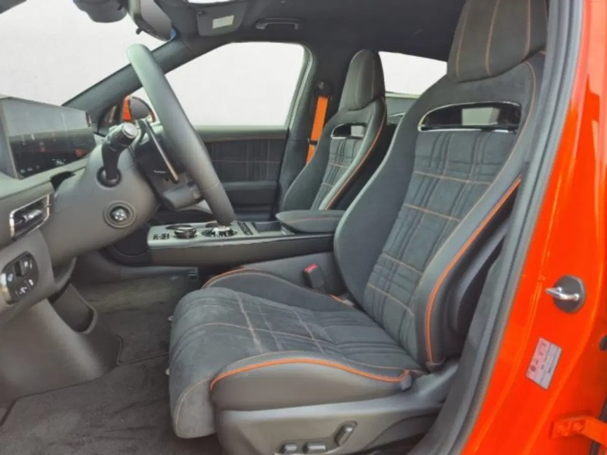 Genesis GV60 Magma nuova a Treviso (10)